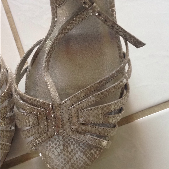 Shoes. Silver - Picture 2 of 7